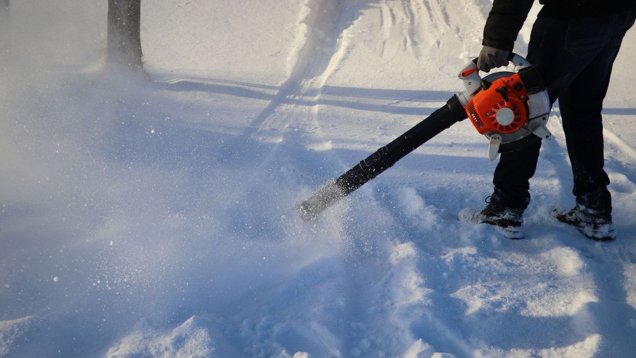 Using a leaf blower on snow