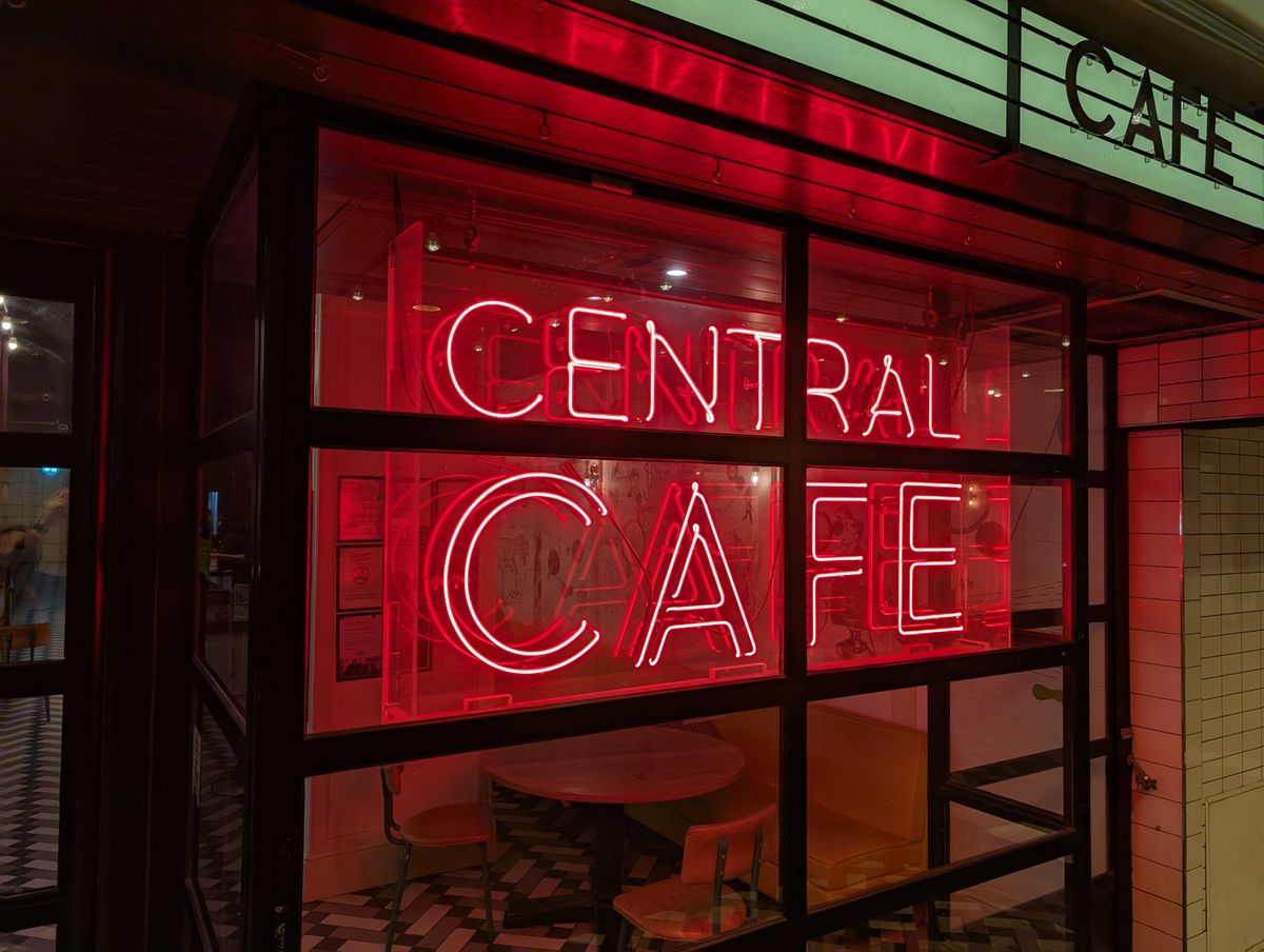 Google Pixel 9 Pro camera sample neon sign low light