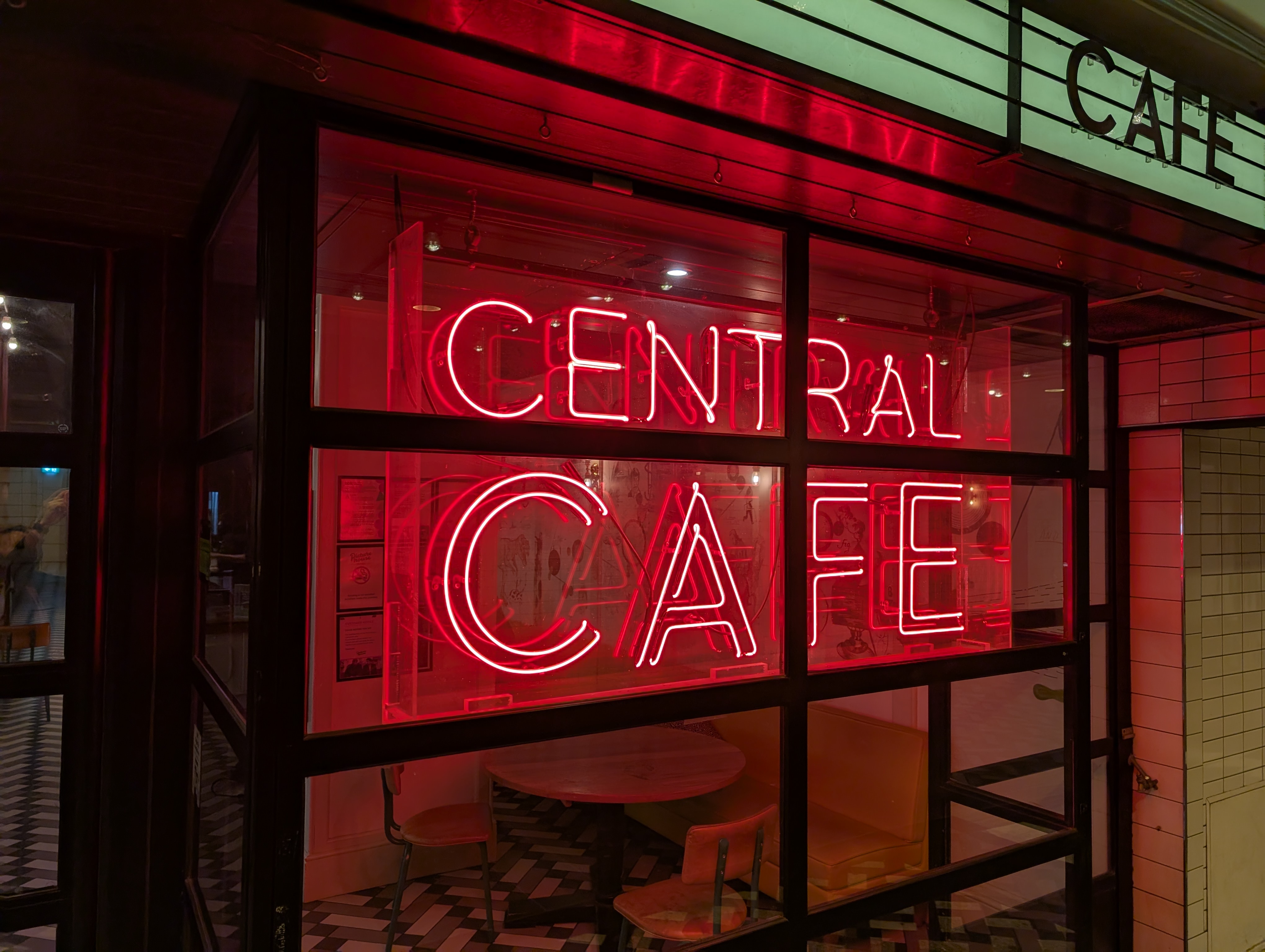 Google Pixel 9 Pro camera sample neon sign low light