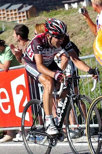Carlos Sastre (CSC) arrives at the scene. He hasn't been able to repeat a mountain win, but shows he's a force to reckon with.