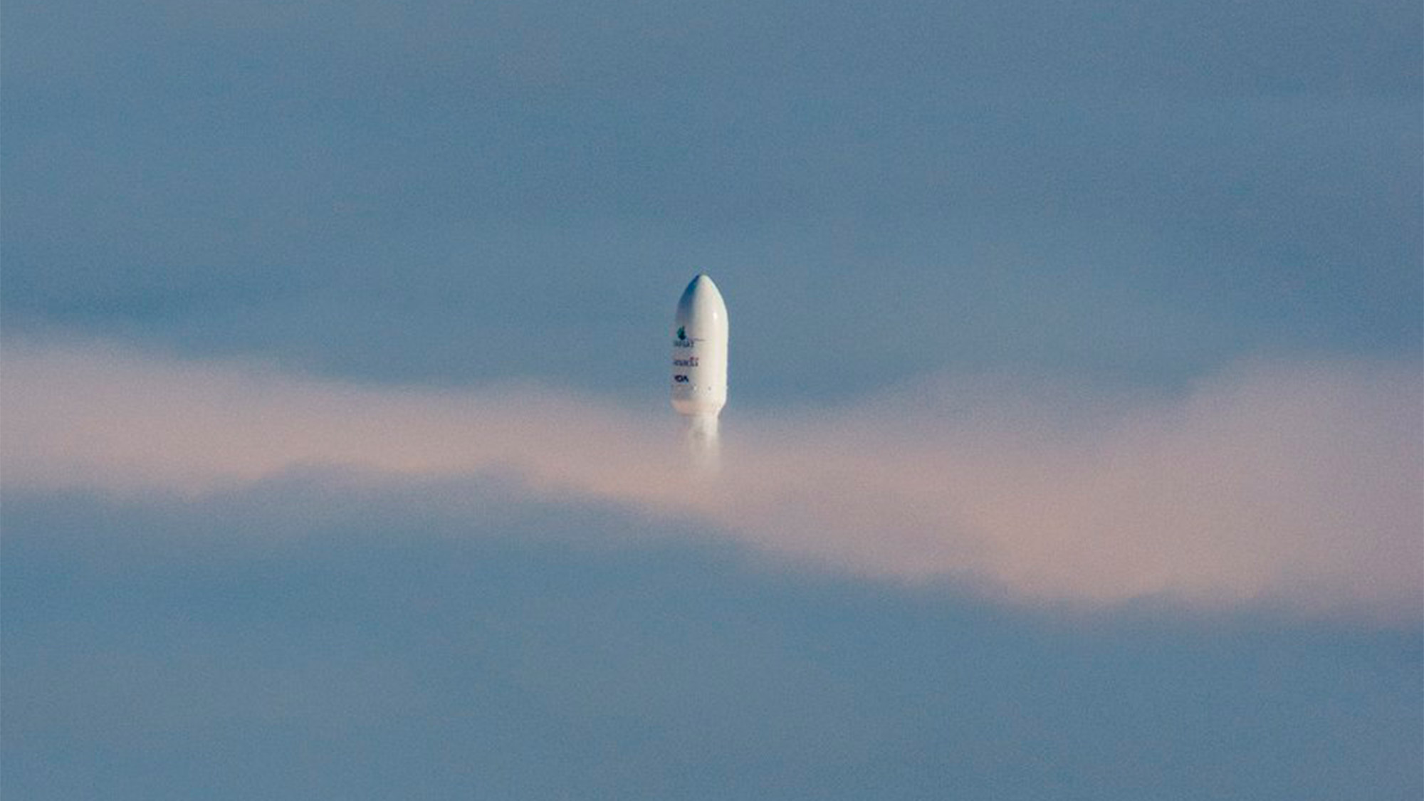 Out Of The Fog Amazing Spacex Launch Photos Of Canadas Radarsat