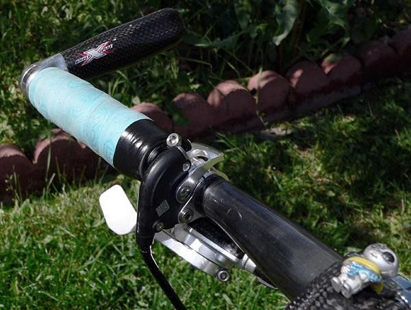 A new PushLoc lever controls the lockout function on Ross' Motion Control-equipped Rock Shox Reba SL 29.