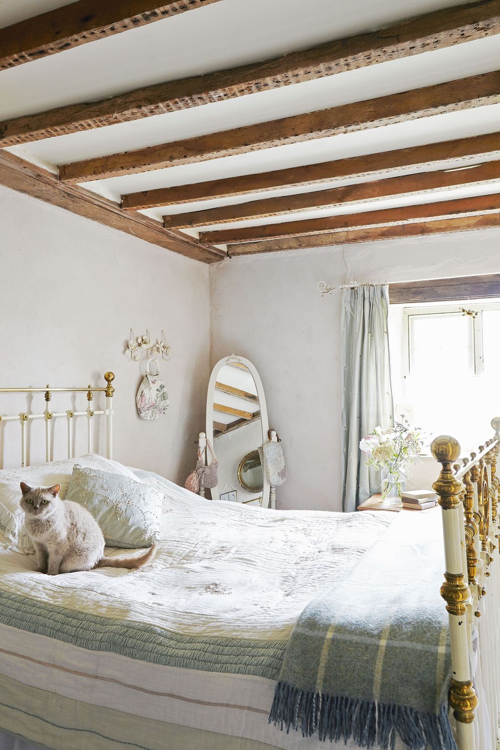 Georgian cottage filled with antiques and vintage treasures | Homes ...