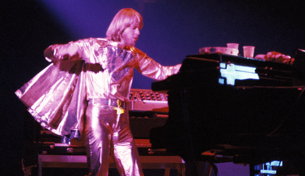 UNITED KINGDOM - OCTOBER 24: WEMBLEY ARENA Photo of YES and Rick WAKEMAN, Rick Wakeman performing live onstage with Yes, wearing gold cape (Photo by Fin Costello/Redferns)