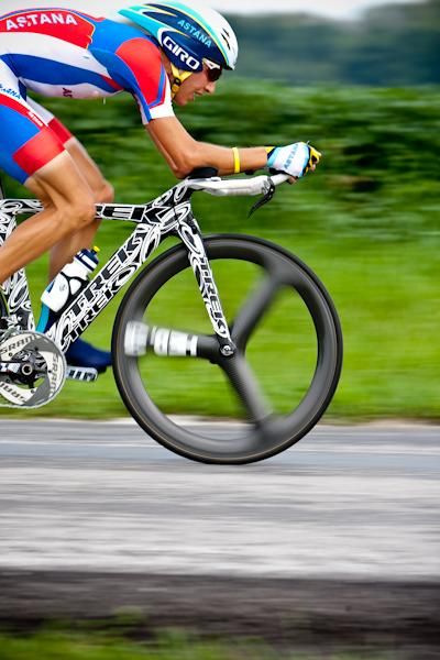 Janez Brajkovic (Astana) was sporting a fancy paint job on his Trek TT bike today.