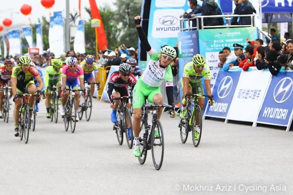 Sacha Modolo celebrates his sprint victory