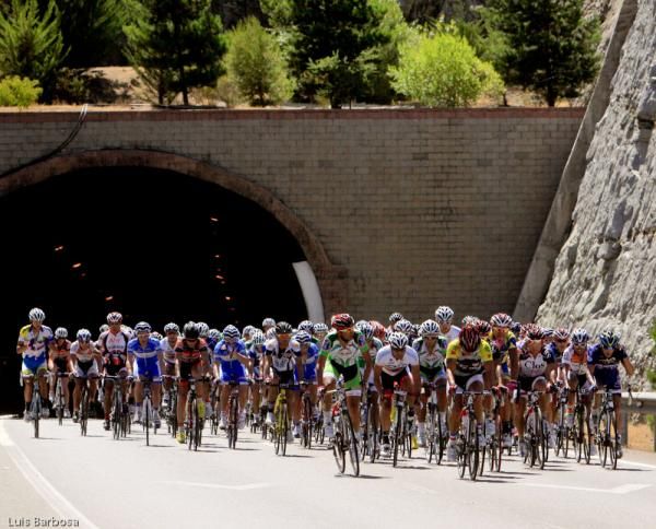 The peloton heads through the tunnel