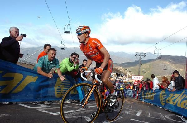 Igor Anton (Euskalte-Euskadi) climbs to the finish on the ridiculously steep Cuitu Negru ascent.