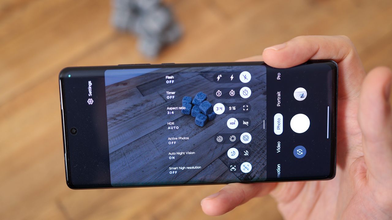 A photo of the 200MP Motorola Edge 30 Pro