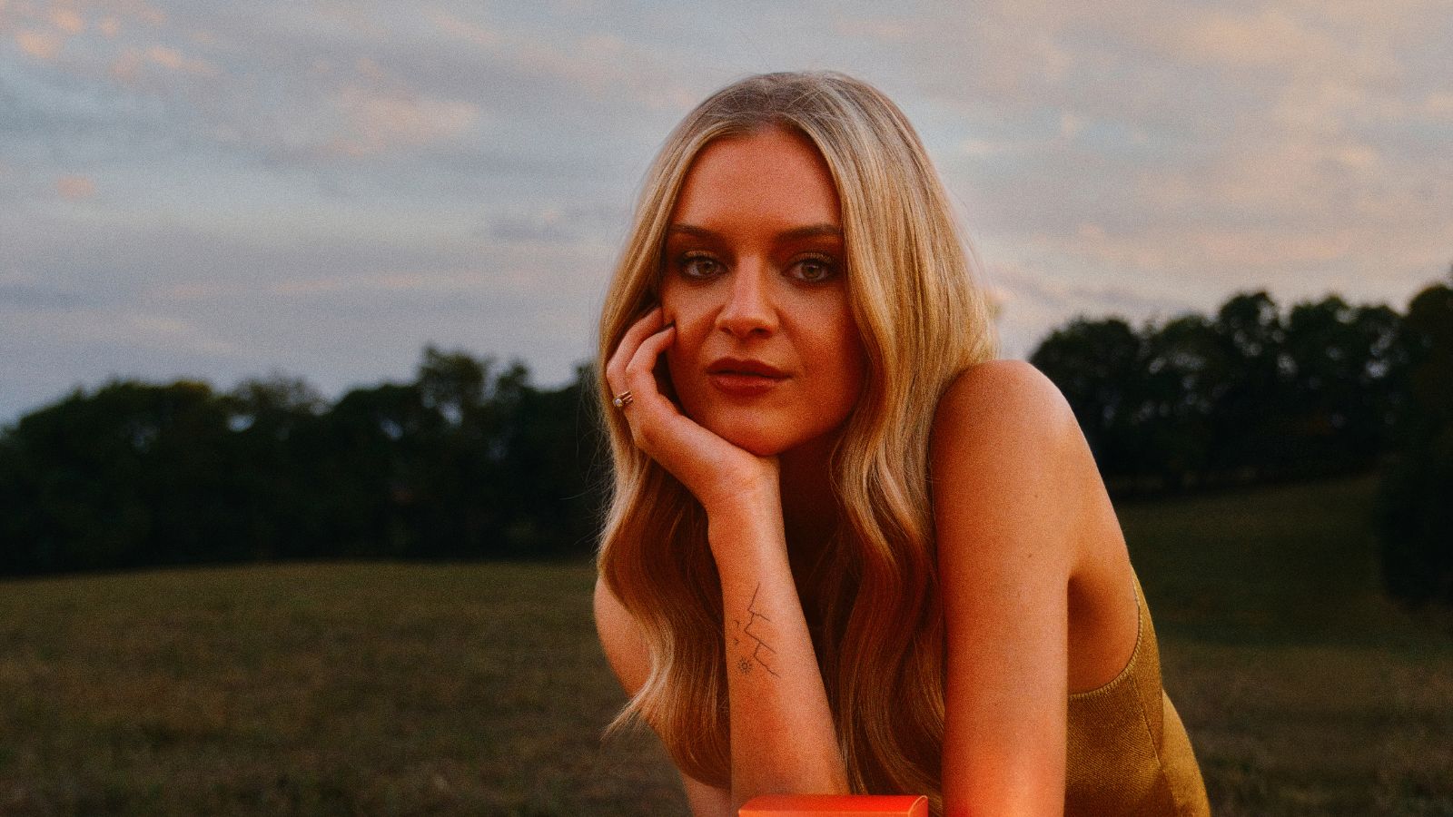 Kelsea Ballerini with her new candle