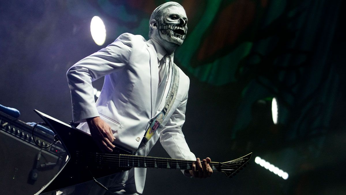 Wes Borland of Limp Bizkit performs on stage at the SSE Arena on December 16, 2016 in London, England.