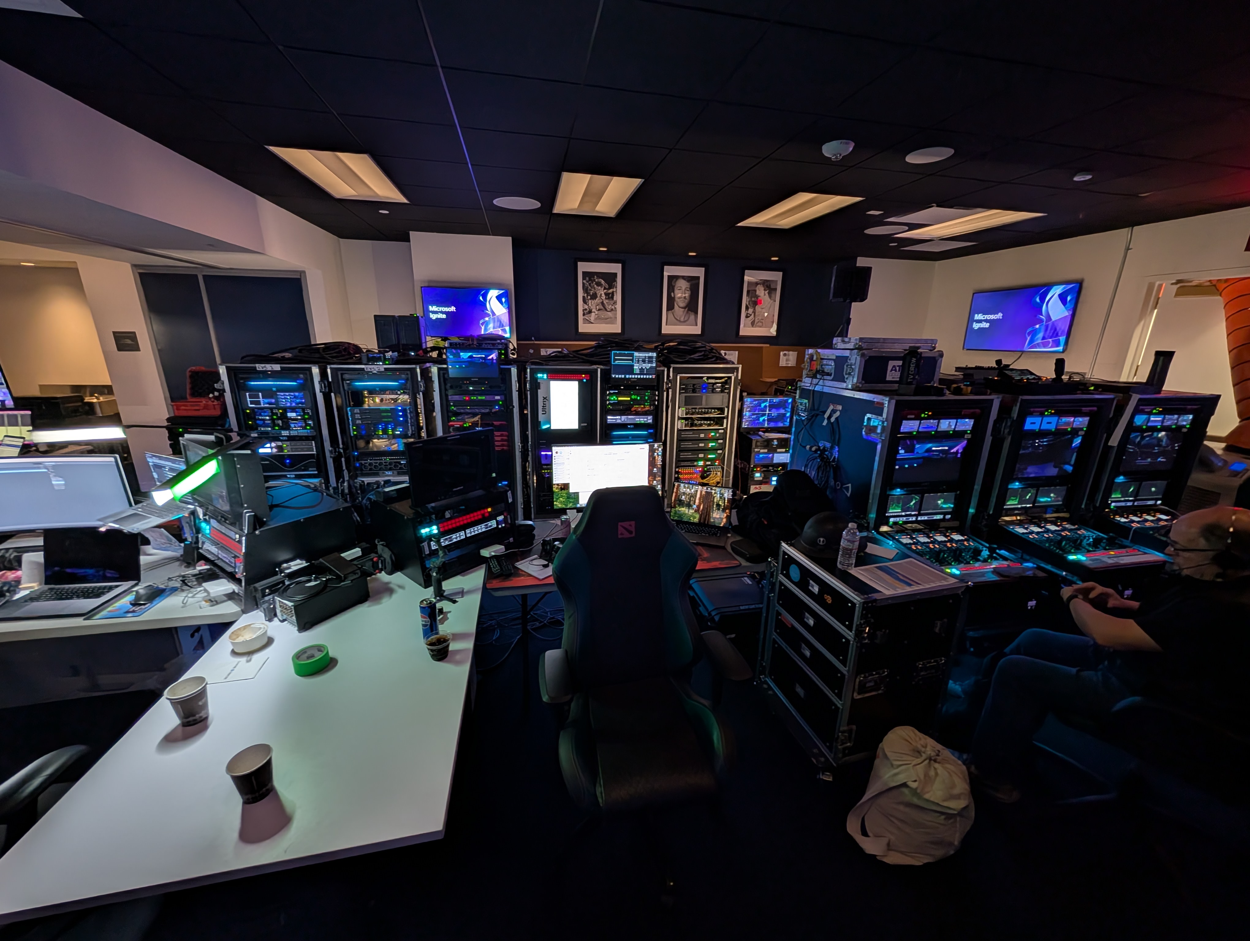 The production teams brought Microsoft Ignite alive on massive LED displays of all shapes and sizes.