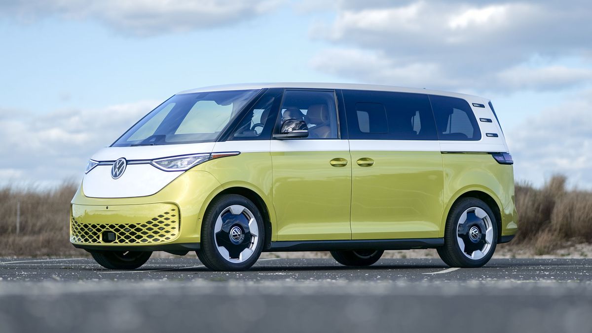 2025 Volkswagen ID. Buzz Pro S Plus 4MOTION test drive.