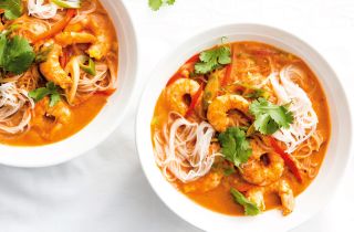 Low calorie meals: Thai prawn curry noodles