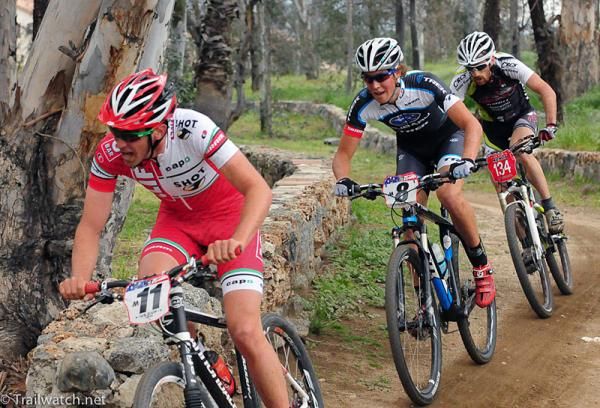 Troy Wells (Clif Bar) leading Sam Schultz and Derek Zandstra down the finishing straight.