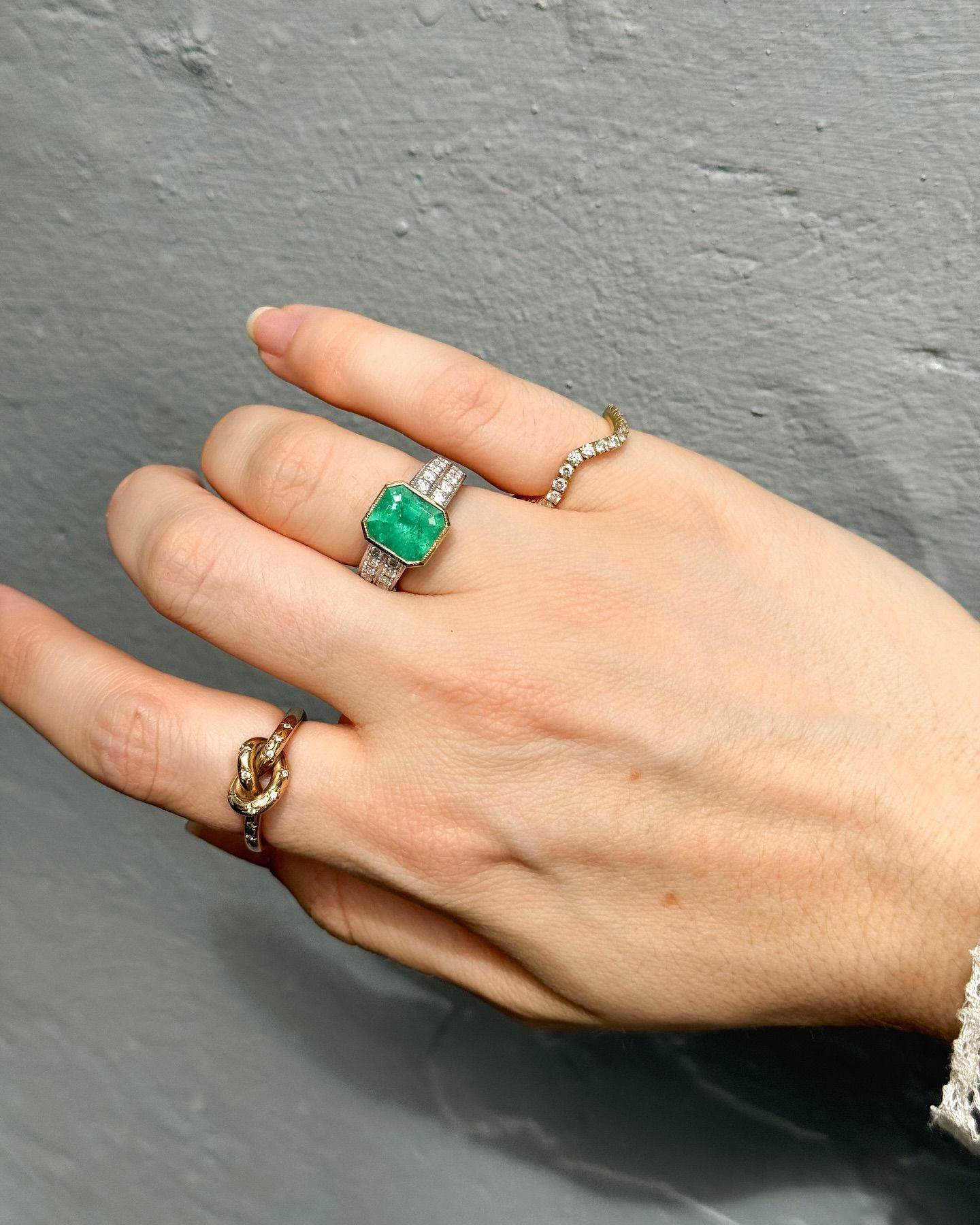 An image of @aliwhittle_ wearing one of the biggest 2025 summer jewellery trends.