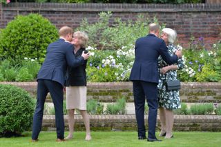 LONDON, ENGLAND - JULY 01: Prince Harry, Duke of Sussex and Prince William, Duke of Cambridge greet their aunts Lady Sarah McCorquodale (second left) and Lady Jane Fellowes (right) during the unveiling of a statue they commissioned of their mother Diana, Princess of Wales, in the Sunken Garden at Kensington Palace, on what would have been her 60th birthday on July 1, 2021 in London, England. Today would have been the 60th birthday of Princess Diana, who died in 1997. At a ceremony here today, her sons Prince William and Prince Harry, the Duke of Cambridge and the Duke of Sussex respectively, will unveil a statue in her memory. (Photo by Dominic Lipinski - WPA Pool/Getty Images)