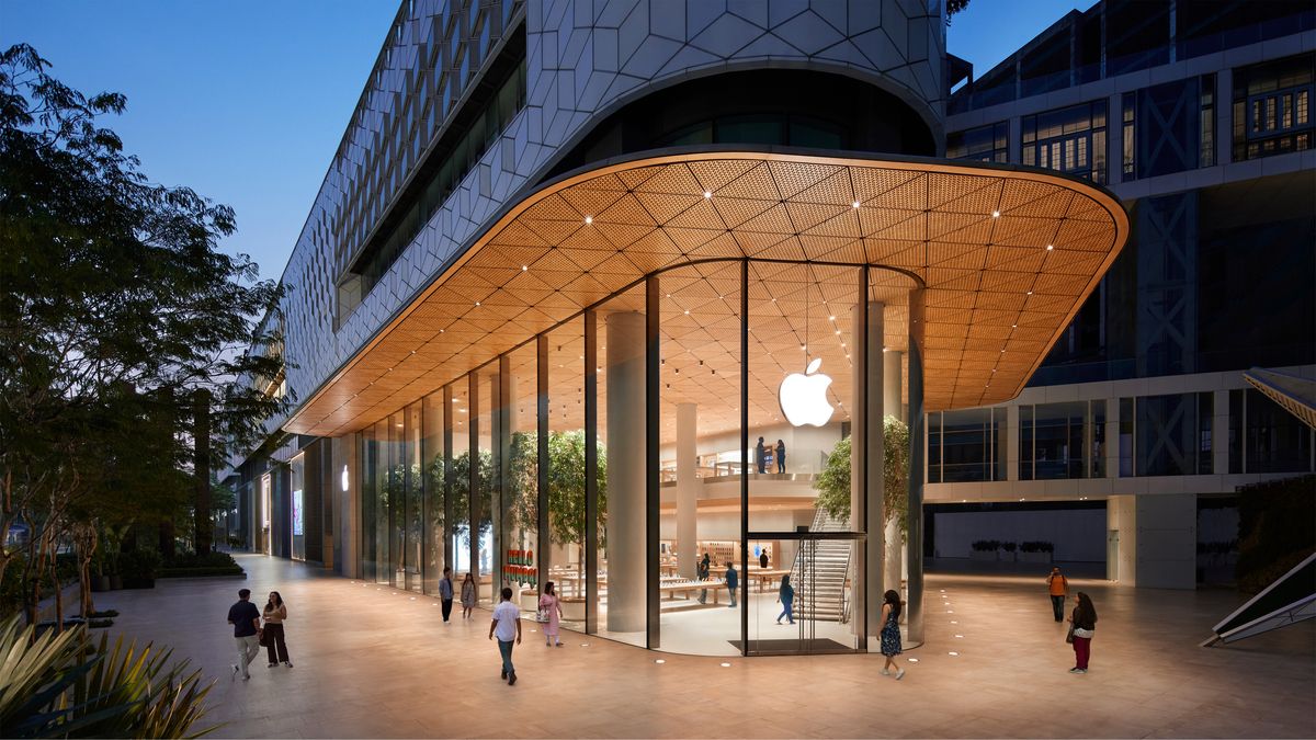 Apple BKC store in Mumbai India