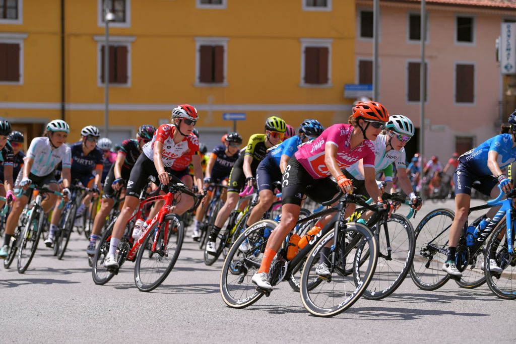 Marianne Vos in the points leader's jersey
