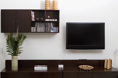 Magazines and a vase on a coffee table
