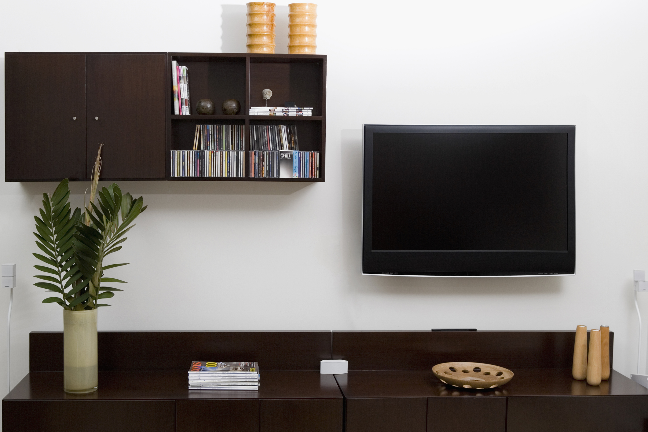 Magazines and a vase on a coffee table