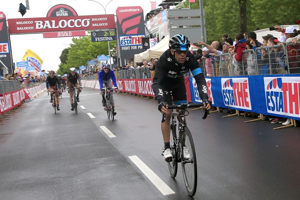 Richie Porte finished the stage on the bike of Vasil Kiryienka, who is 11 centimetres taller.