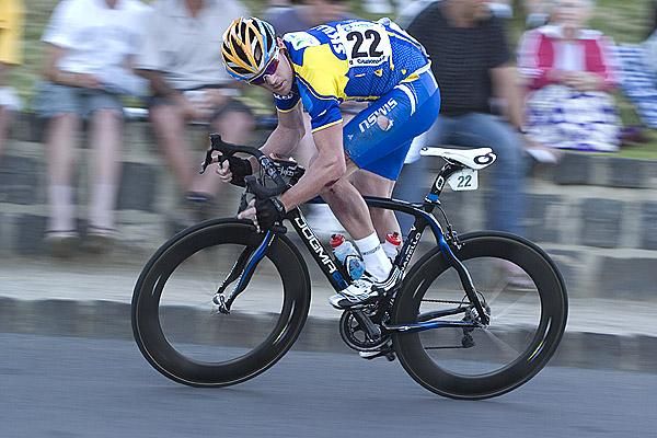 Chris Sutton (Skilled/Lowe Farms) powers out of a corner and towards the yellow jersey as the new series leader.