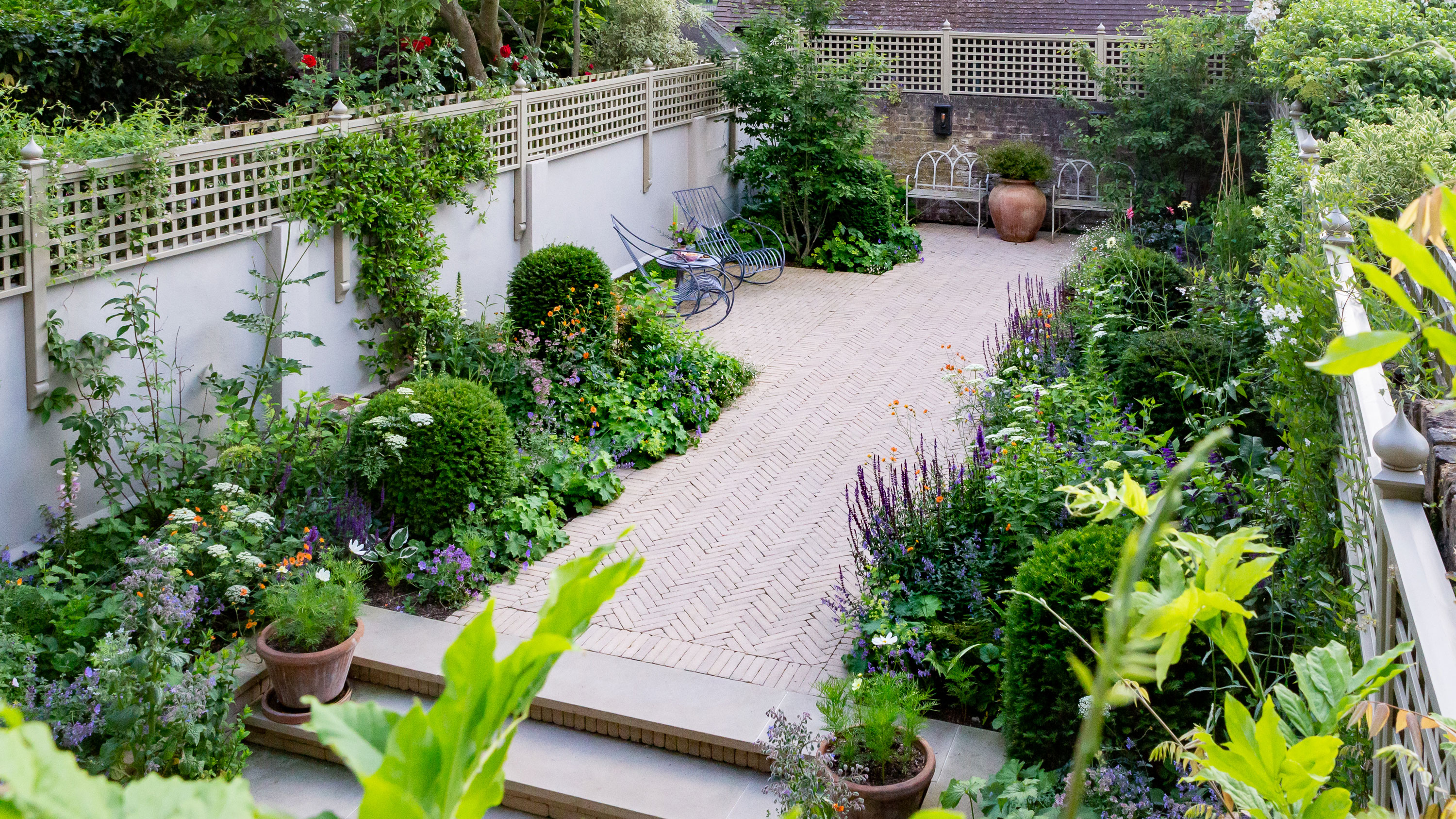 5 design ideas to inspire from this narrow and small garden