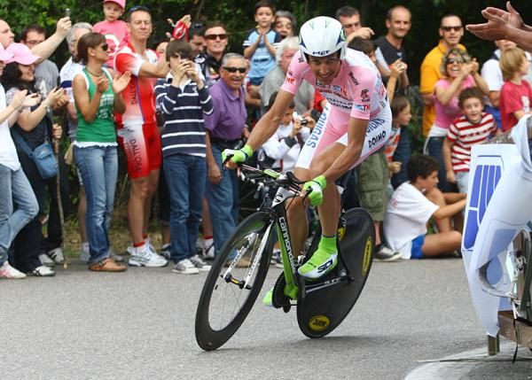 Ivan Basso (Liquigas-Doimo) time trials during the final stage.
