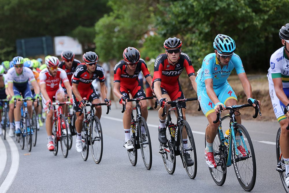 Rohan Dennis sitting in the peloton