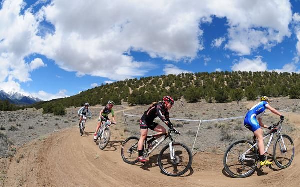 Georgia Gould (Luna Pro Team) leading early in the race.