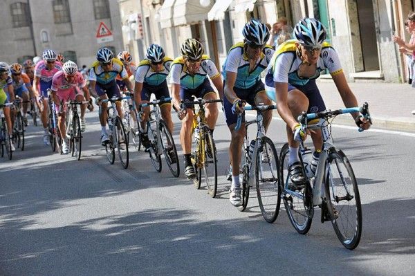 Astana controls the tempo at the front of the peloton.