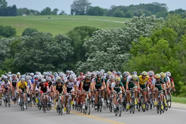 The main field was content to sit together and ride out the heavy winds.