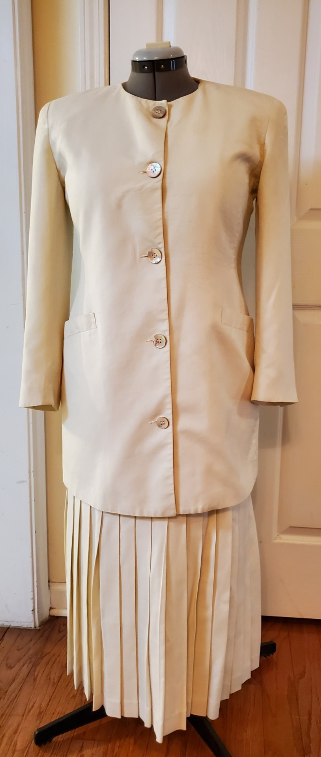 Vintage 1980s Christian Dior 2pc Cream Rayon Pleated Skirt Suit Size 10 Usa