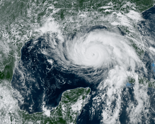 飓风“艾达”于2021年8月28日星期六在墨西哥湾加速。