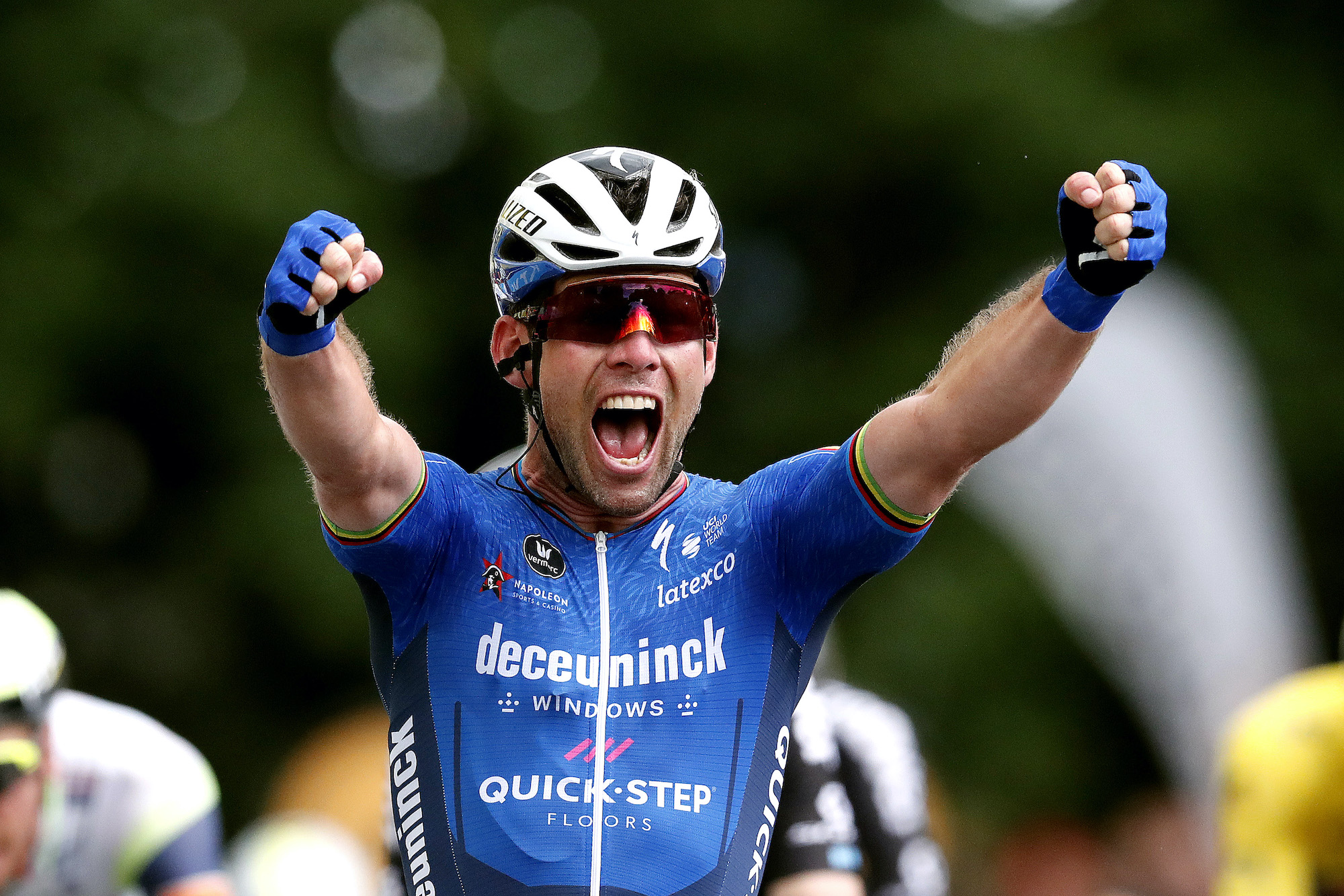 Mark Cavendish sprints to Tour de France 2021 stage four victory