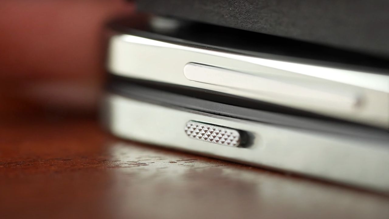 The OnePlus Open alert slider