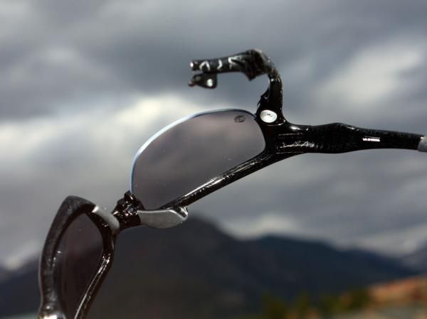 Like Jawbone, Split Jacket incorporates the clever Switchlock system for swapping out lens tints.