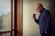 James Halliday AM tasting wine