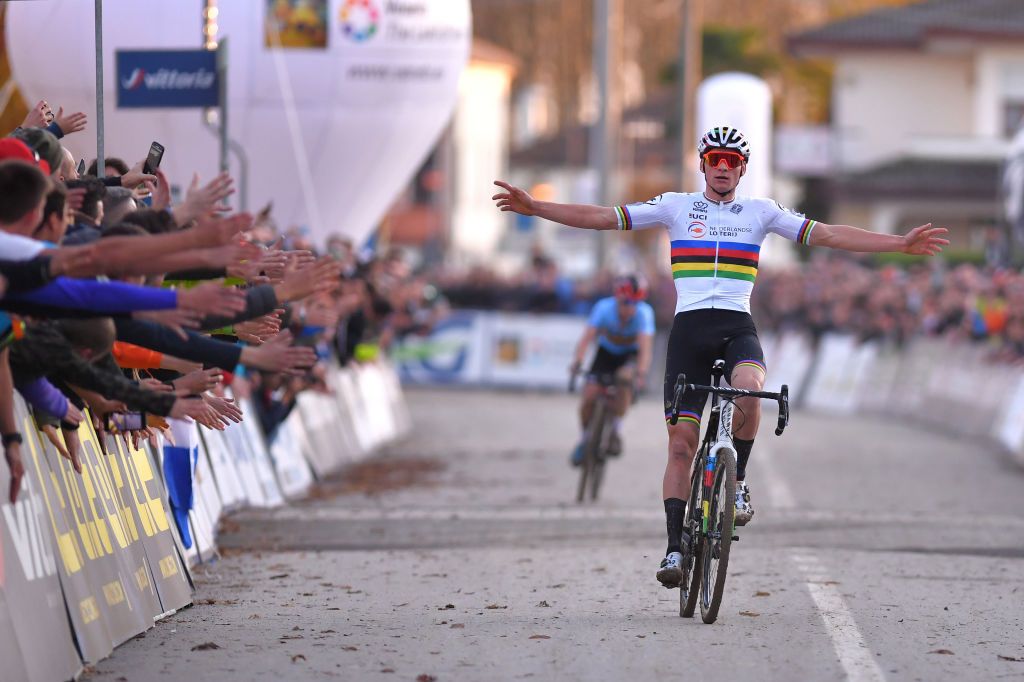 Mathieu van der Poel takes the win ahead of Eli Iserbyt