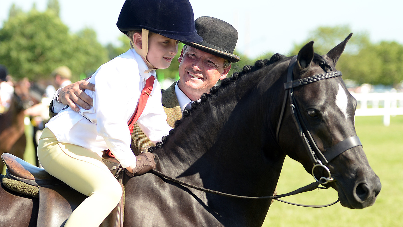Lead-rein pair in the ring