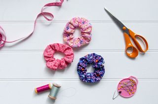Easy crafts for kids illustrated by hair scrunchies