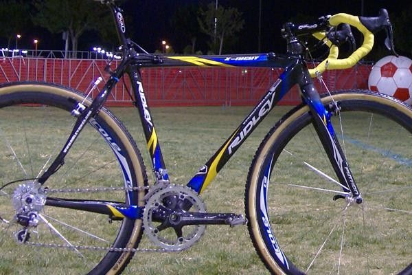 The carbon monocoque frame features Ridley's distinctive 'Sharp Edge' design.