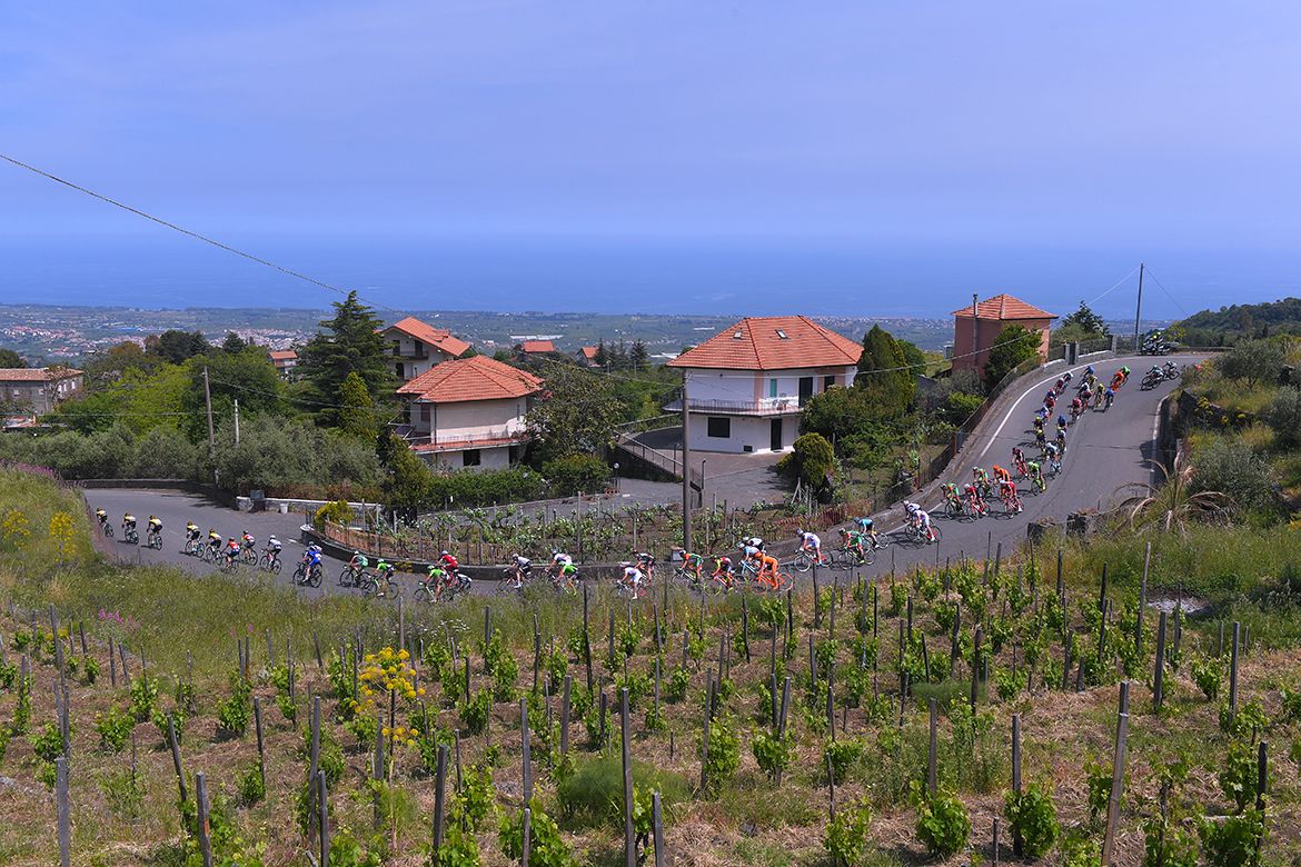 The pack rolling through Sicily on stage 5 of the Giro d'Italia