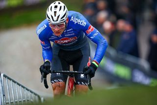 Mathieu van der Poel injures knee and shoulder in crash at Superprestige Boom