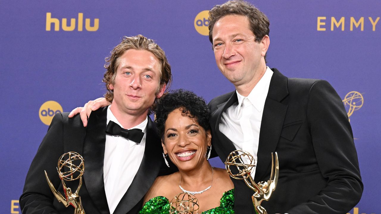 Jeremy Allen White, Liza Colón-Zayas, and Ebon Moss-Bachrach pose at the 76th Primetime Emmy Awards on September 15, 2024.