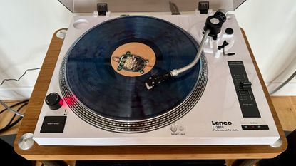 The Lenco L-3180 playing a record 