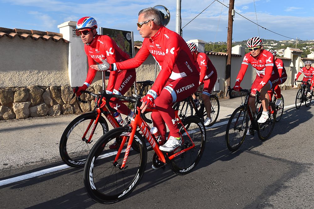 Igor Makarov gesticulating with Alexander Kristoff