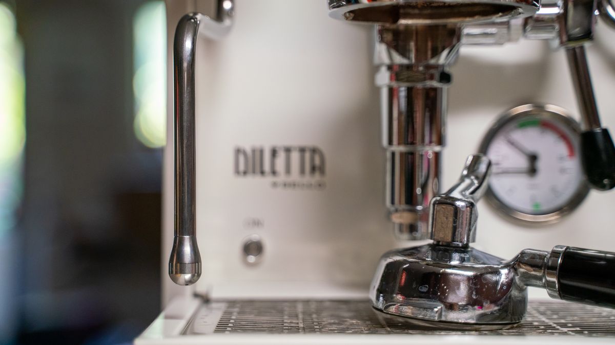 Revisão da máquina de café expresso Seattle Coffee Gear Diletta Bello
