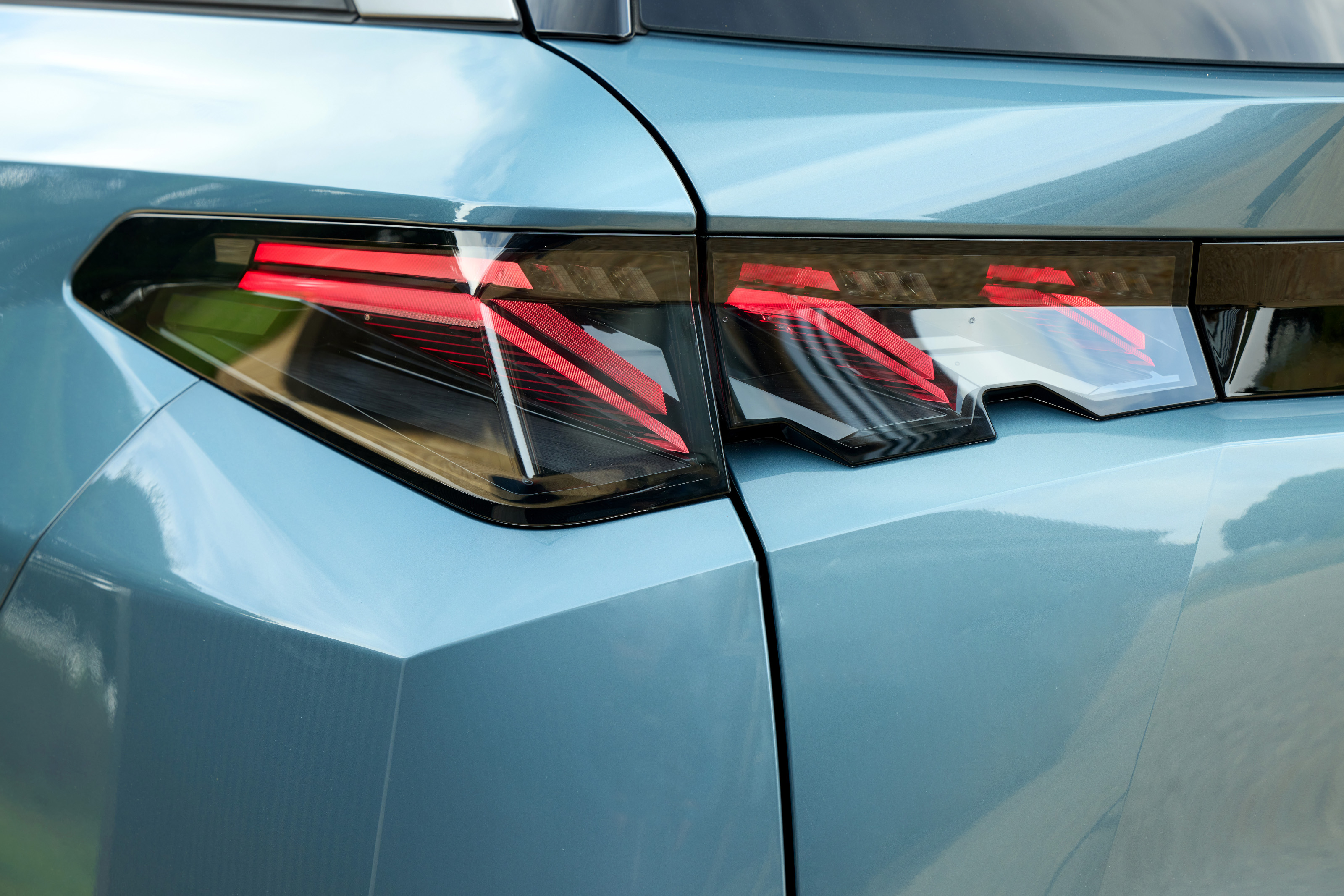 Peugeot E-5008 electric SUV